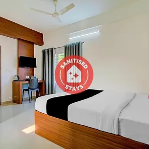 Hotel Vaccinated Staff- Capital O 74715 Phoenix Holidays Kochi